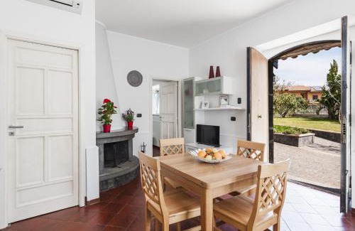 Picanello-Ognina-Barriera-Canalicchio Appartement | City Cottage with Garden & Pool by Wonderful Italy