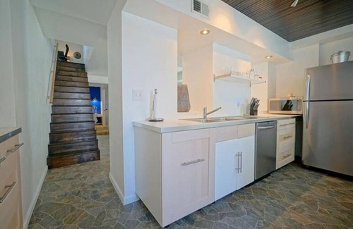 Pittsburgh Maison | City Cottage with Yard Sleeps 8