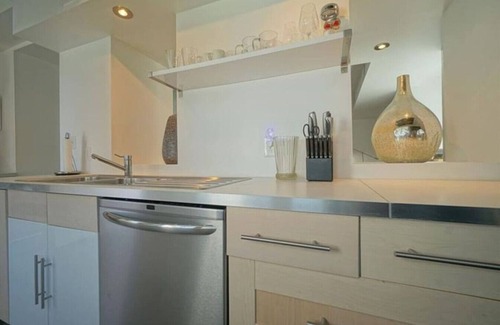 Pittsburgh Maison | City Cottage with Yard Sleeps 8