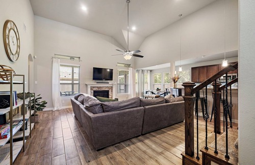 Southeast Houston Maison | City Getaway | Yard BBQ | Games | WiFi | Pets Ok