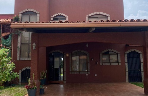 Heredia Maison | City Experience from a central location in the middle of the Central Valley!