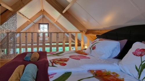 Amsterdam North Maison | City Farmers Lodge, a Guesthouse with a skyline view in Rural Amsterdam