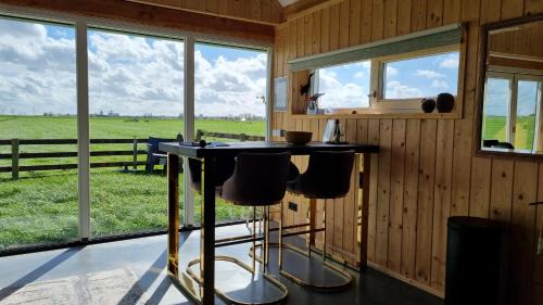 Amsterdam North Maison | City Farmers Lodge, a Guesthouse with a skyline view in Rural Amsterdam