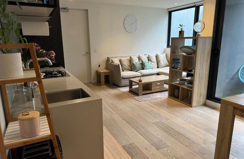 Parkville Appartement | City Fringe Oasis - Pool, Gym & Car Park