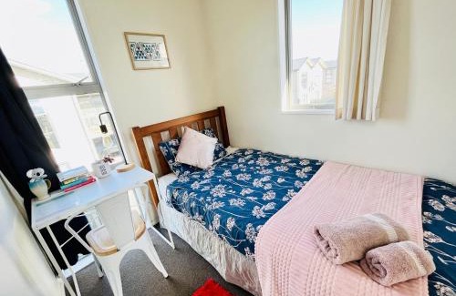 Phillipstown Maison | City Fringe Private Room - Your Urban Escape!