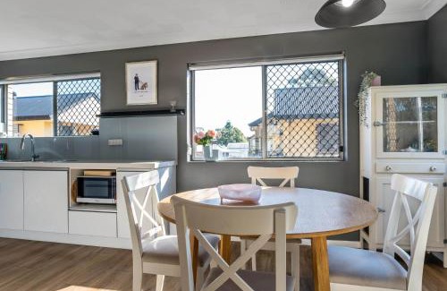 Lutwyche Maison | City Fringe Retreat Parkland Views Walk to Everything!