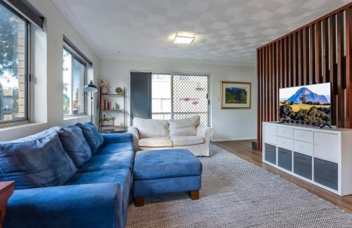 Lutwyche Maison | City Fringe Retreat Parkland Views Walk to Everything!