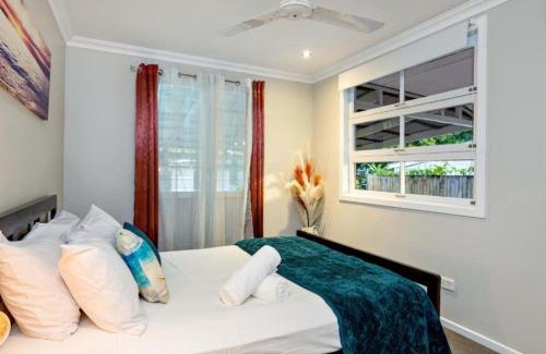 Manunda Maison | City Haven A Slice of Paradise 4BR Pool and Dog Friendly
