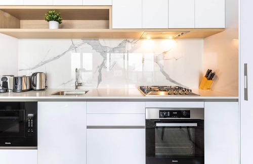 West Melbourne Appartement | City Lights & Cozy Nights 2BR Retreat with a View