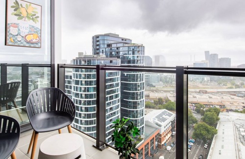 West Melbourne Appartement | City Lights & Cozy Nights 2BR Retreat with a View
