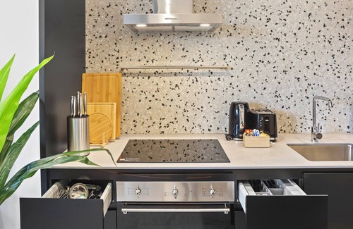 Macquarie Park Appartement | City Living | 1-Bed apt + Study close MQ Station