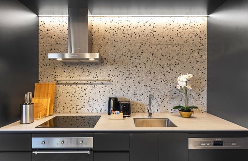 Macquarie Park Appartement | City Living | 1-Bed apt + Study close MQ Station