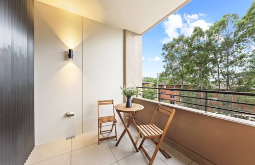 Macquarie Park Appartement | City Living | 1-Bed apt + Study close MQ Station