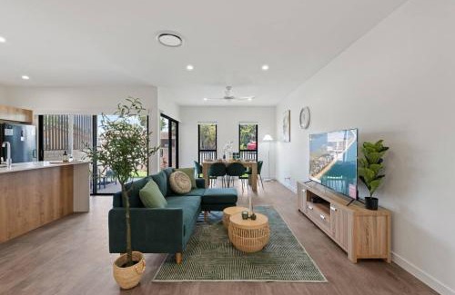 Capalaba Maison | City Oasis Brand New 4BR with Parking and Steps to Shops