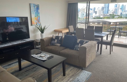 South Brisbane Appartement | City pad suit professional working couple, medical/nursing as opp mater Hosp