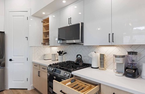 Northside Maison | City Stay Couples, Creators, and Cozy Hub in HTX
