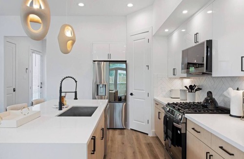 Northside Maison | City Stay Couples, Creators, and Cozy Hub in HTX
