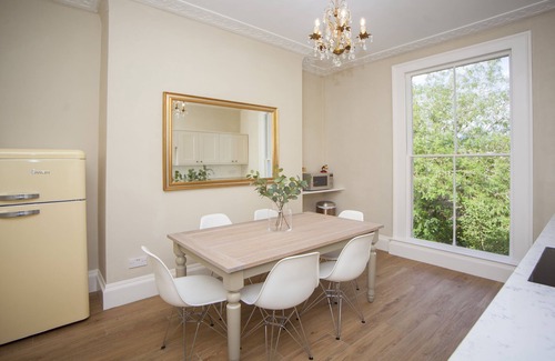 Bath Maison | CITY VIEW - BATH - un appartement de 2 chambres pouvant accueillir 4 personnes dans 2 chambres à coucher