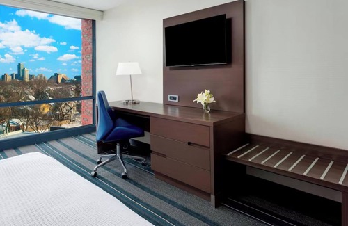 Cambridgeport Hôtel | City View King Room at Courtyard Boston Cambridge - Minutes to Downtown Boston