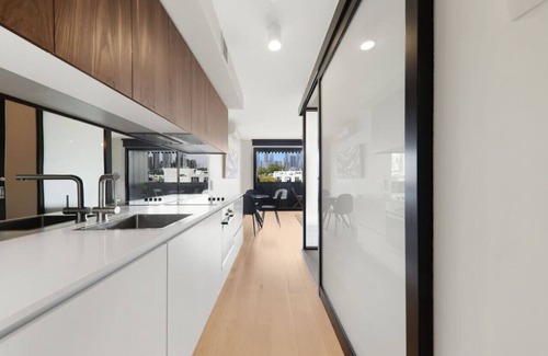West Melbourne Appartement | City Views in a Railway Escape