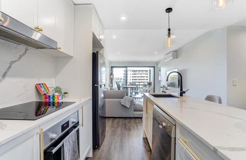 Chermside Appartement | Cityscape Comfort 2BR Abode w/ Balcony & Parking
