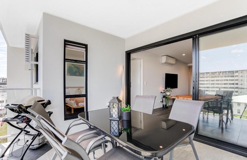 Chermside Appartement | Cityscape Comfort 2BR Abode w/ Balcony & Parking