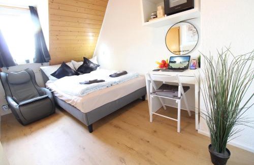 Ulm Hôtel | CityStayOne - Kleines Standardzimmer im Zentrum für eine einfache Übernachtung No kitchen no hotel services no reception no breakfast buffet - Of course Late check-in via self check-in high-speed WiFi smart TV good mattresses a quick and easy check-out