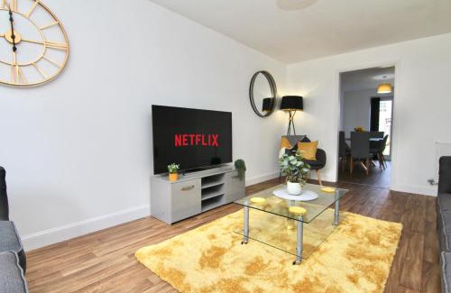 Coventry Maison | CityWharf Lodge - Fully Furnished Home With Free Parking, WiFi, Netflix