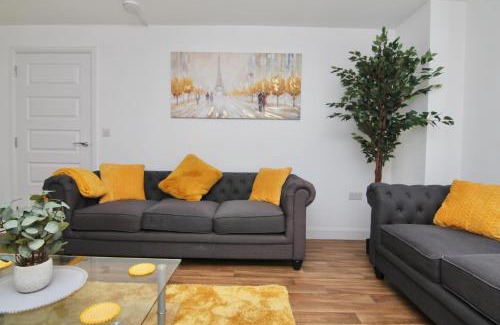 Coventry Maison | CityWharf Lodge - Fully Furnished Home With Free Parking, WiFi, Netflix