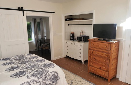 Mandeville Lit Et Petit-Déjeuner | Claiborne Suite in Old Mandeville