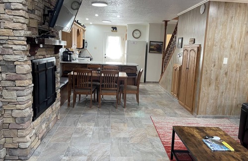 Red River Appartement | Revendiquer Jumper Townhome 19 - 3 chambres / 2. 5 salles de bains, 12 couchages. Récemment mis à jour, sur la rivière, à côté de F