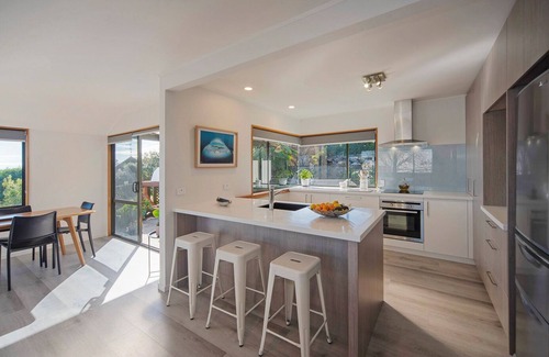 Stoke Maison | Clairmont Heights - Nelson Holiday Home