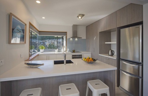 Stoke Maison | Clairmont Heights - Nelson Holiday Home