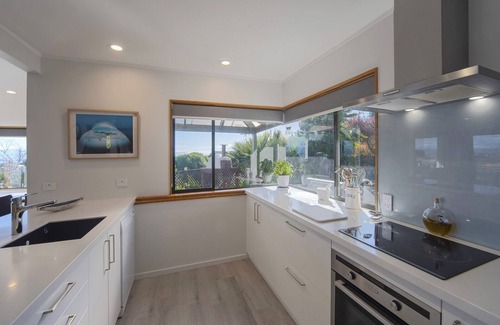 Stoke Maison | Clairmont Heights - Nelson Holiday Home