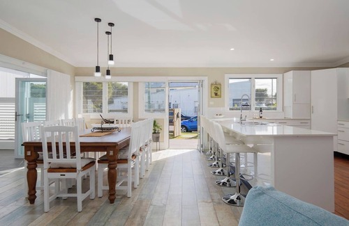 Stockton Maison | Claremont Timeless Foreshore Retreat by the Wharf