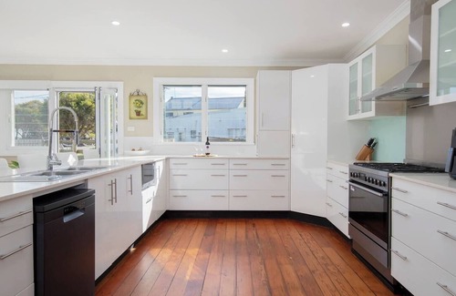 Stockton Maison | Claremont Timeless Foreshore Retreat by the Wharf