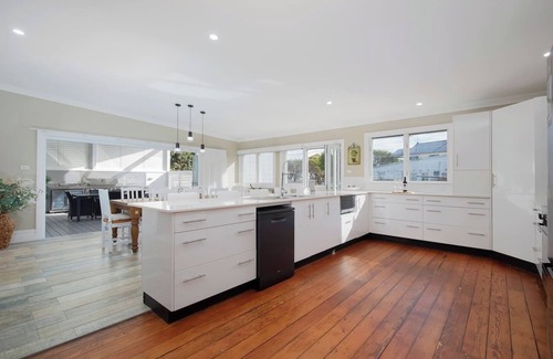 Stockton Maison | Claremont Timeless Foreshore Retreat by the Wharf