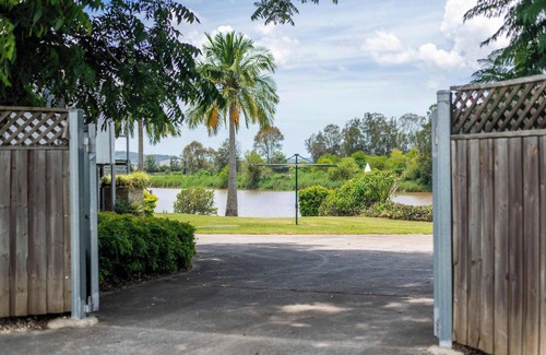 Lower Southgate Maison | Clarence River Retreat - Oceanstays - Farmstay & Jetty