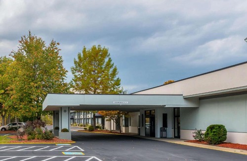 Rostraver Hôtel | Clarion Inn Belle Vernon