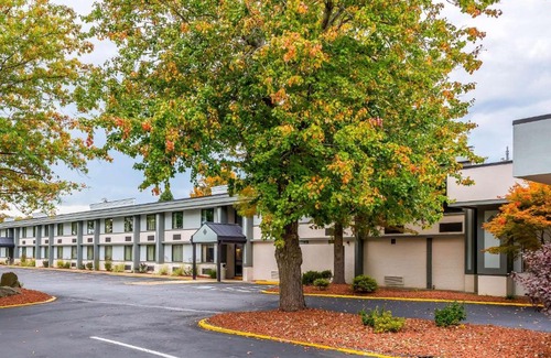 Rostraver Hôtel | Clarion Inn Belle Vernon