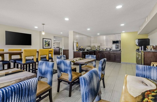 Staunton Hôtel | Clarion Pointe Staunton East