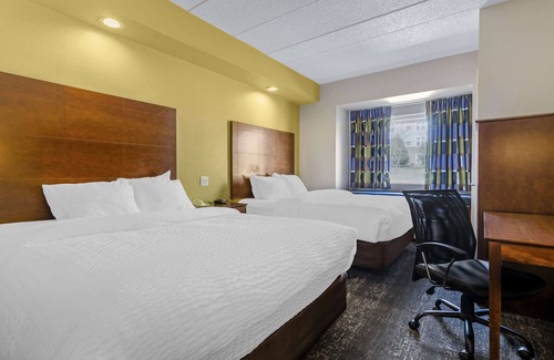 Staunton Hôtel | Clarion Pointe Staunton East