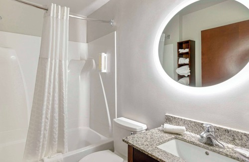 Staunton Hôtel | Clarion Pointe Staunton East
