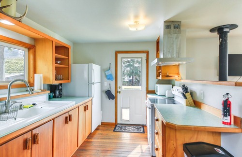 Clark Fork Maison | Clark Fork Vacation Home w/ Wood Stove Near Lake!