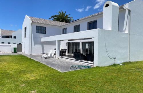 Shelley Point Maison | Clarke House