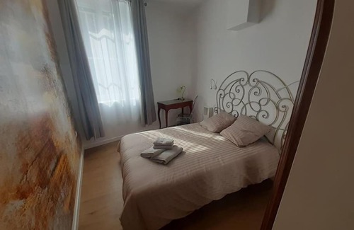 Vienne Appartement | Classé 4 étoiles - Cybèle - Centre ville 2 Chambres, cour privative et Garage