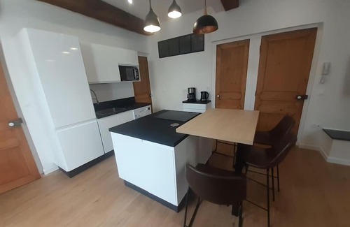 Vienne Appartement | Classé 4 étoiles - Cybèle - Centre ville 2 Chambres, cour privative et Garage