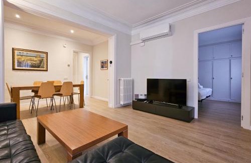 Sant Gervasi – la Bonanova Appartement | Classbedroom Park Güell Apartment