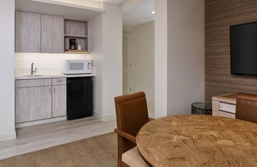 Diamond Head - Kapahulu - St. Louis Hôtel | Classic 1-Bedroom Suite | Kaimana Beach Hotel | Steps to the Beach