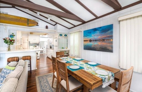Balboa Island Maison | Classic Beach House 1 block off the Main Drag!